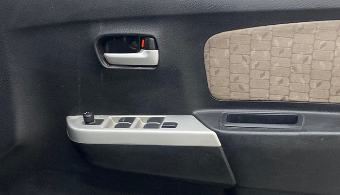 2015 Maruti Wagon R 1.0 VXI, Petrol, Manual, 75,363 km, Driver Side Door Panels Control