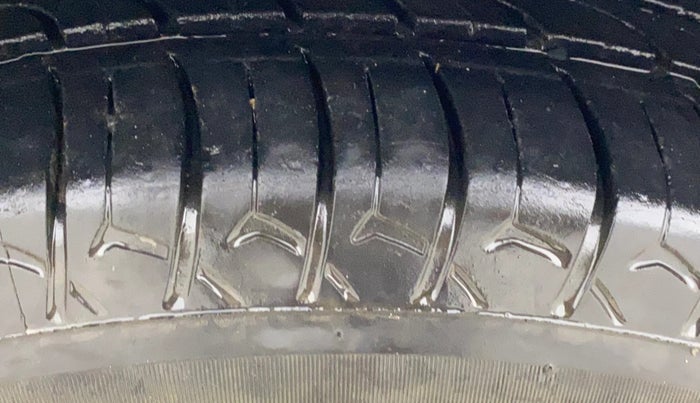 2019 Hyundai Elite i20 MAGNA PLUS 1.2, Petrol, Manual, 84,504 km, Right Front Tyre Tread