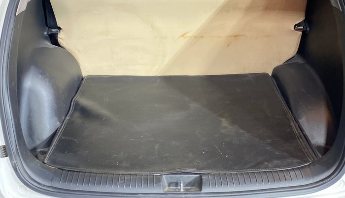 2017 Hyundai Creta E PLUS 1.6 PETROL, Petrol, Manual, 64,996 km, Boot Inside