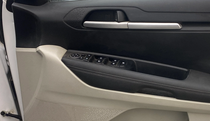 2022 KIA SONET HTX 1.5, Diesel, Manual, 74,696 km, Driver Side Door Panels Control