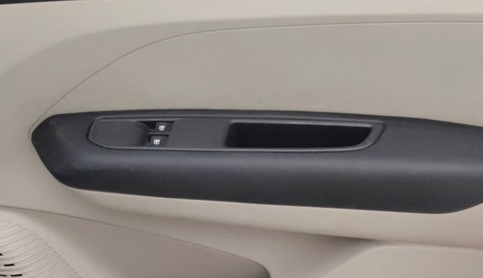 2024 Renault TRIBER RXL Limited Edition, Petrol, Manual, 4,849 km, Driver Side Door Panels Control