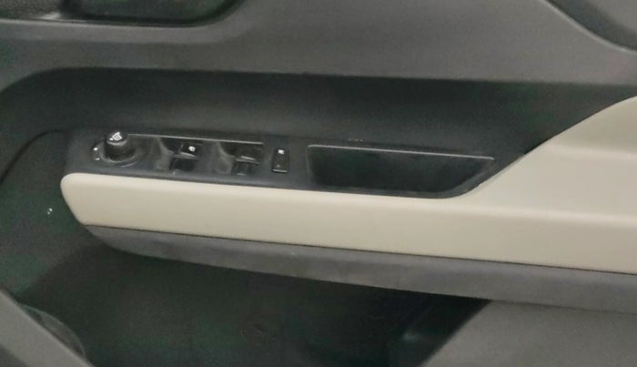 2023 Tata PUNCH ADVENTURE AMT, Petrol, Automatic, 25,116 km, Driver Side Door Panels Control