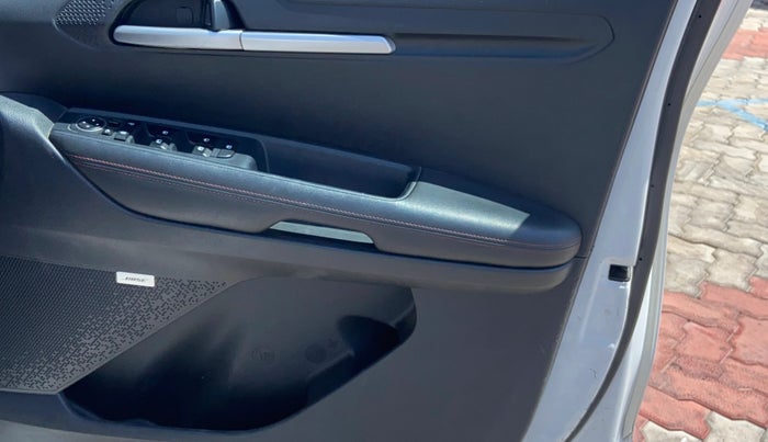 2020 KIA SONET GTX PLUS 1.0 DCT, Petrol, Automatic, 1,35,170 km, Driver Side Door Panels Control