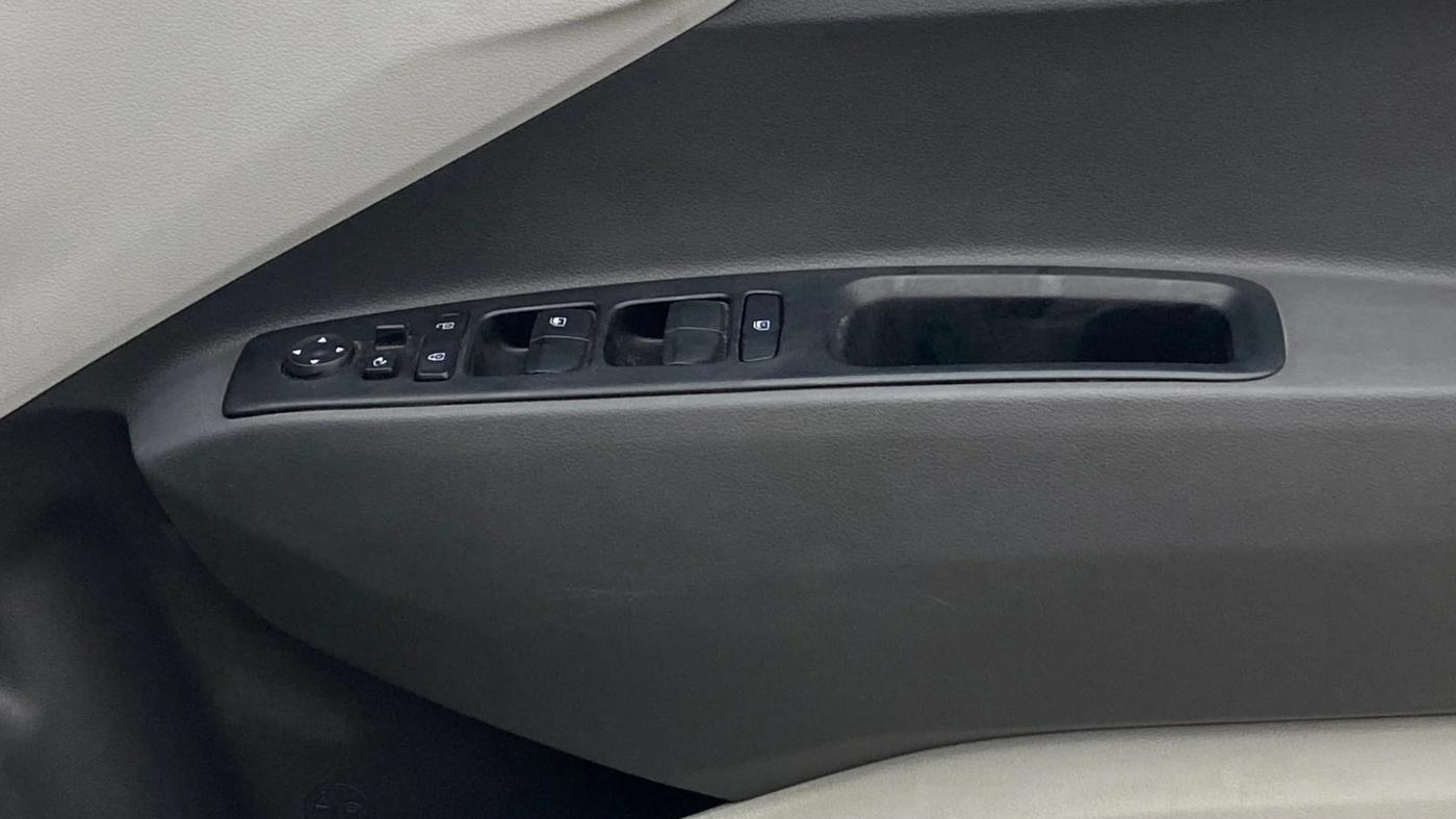 2021 Hyundai GRAND I10 NIOS SPORTZ U2 AMT 1.2 CRDI, Diesel, Automatic, 1,00,420 km, Driver Side Door Panels Control