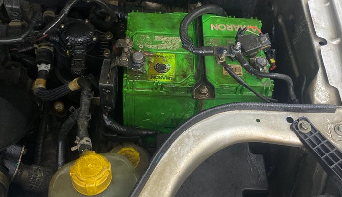 2015 Mahindra TUV300 T8, Diesel, Manual, 96,628 km, Engine View - Left