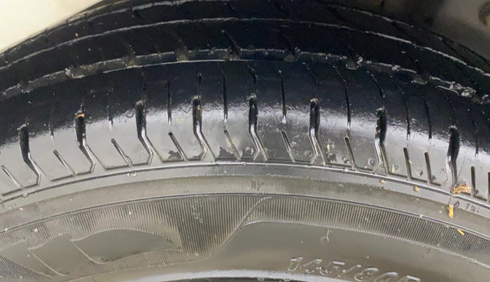 2015 Hyundai Eon ERA +, Petrol, Manual, 65,645 km, Right Rear Tyre Tread