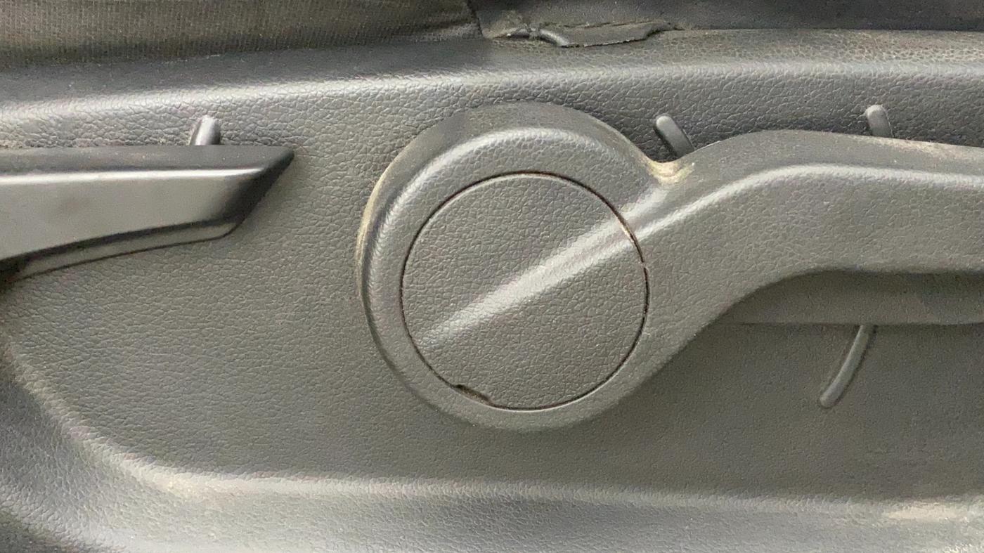 2022 Mahindra Thar LX HARD TOP 4WD MT, Diesel, Manual, 50,593 km, Driver Side Adjustment Panel