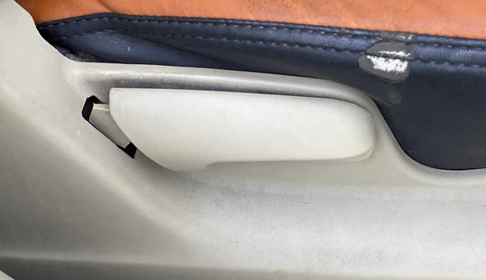 2016 Maruti Ertiga VXI AT, Petrol, Automatic, 81,140 km, Driver Side Adjustment Panel