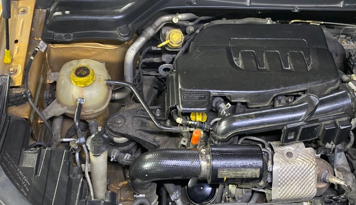 2023 Mahindra XUV300 W8(O) 1.2 PETROL DUAL TONE, Petrol, Manual, 58,758 km, Engine View - Right