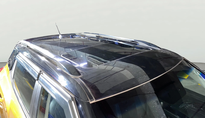 2023 Mahindra XUV300 W8(O) 1.2 PETROL DUAL TONE, Petrol, Manual, 58,758 km, Moonroof/ Sunroof