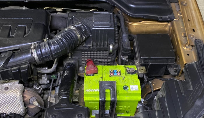 2023 Mahindra XUV300 W8(O) 1.2 PETROL DUAL TONE, Petrol, Manual, 58,758 km, Engine View - Left