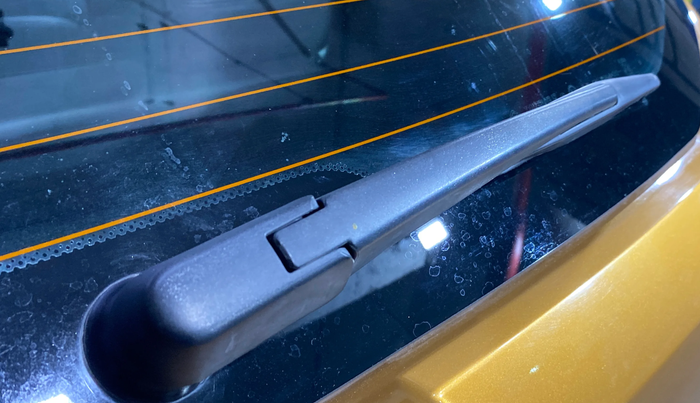 2023 Mahindra XUV300 W8(O) 1.2 PETROL DUAL TONE, Petrol, Manual, 58,758 km, Rear Wiper