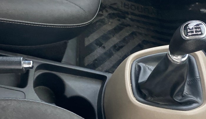 2016 Hyundai Grand i10 SPORTZ 1.2 KAPPA VTVT, Petrol, Manual, 68,800 km, Gear Lever