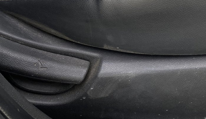 2016 Hyundai Grand i10 SPORTZ 1.2 KAPPA VTVT, Petrol, Manual, 68,800 km, Driver Side Adjustment Panel