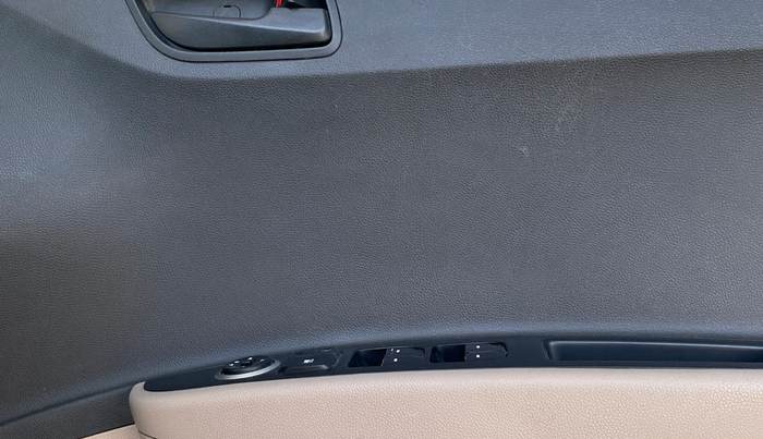 2014 Hyundai Grand i10 MAGNA 1.2 KAPPA VTVT, Petrol, Manual, 1,15,838 km, Driver Side Door Panels Control