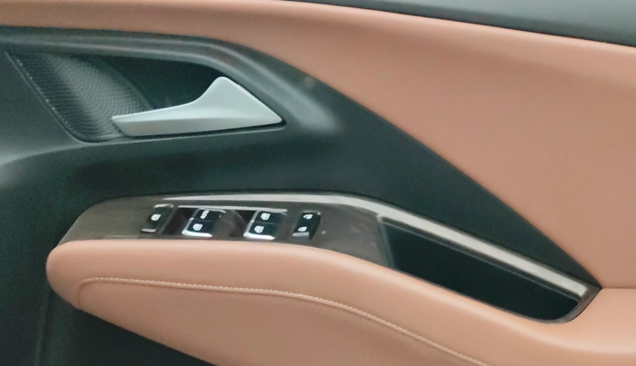 2023 MG HECTOR PLUS SAVVY PRO 1.5 TURBO CVT 7 STR, Petrol, Automatic, 44,800 km, Driver Side Door Panels Control