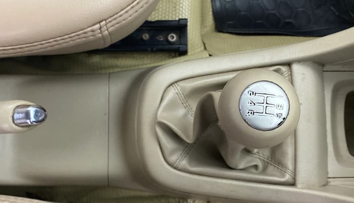 2017 Maruti Swift Dzire VXI, Petrol, Manual, 1,30,667 km, Gear Lever