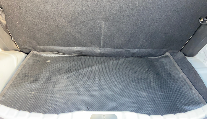 2018 Hyundai Eon ERA +, Petrol, Manual, 33,667 km, Boot Inside