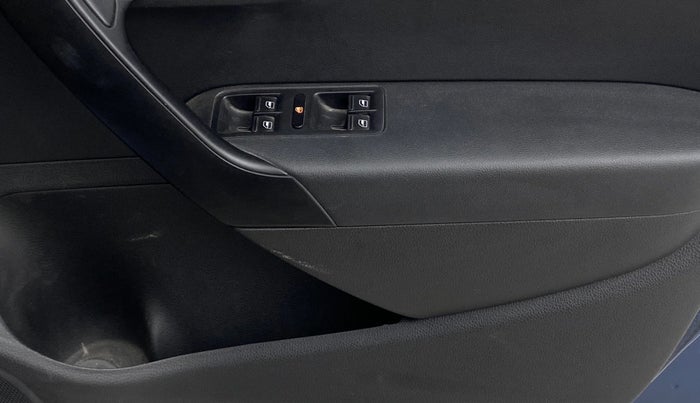 2016 Volkswagen Polo COMFORTLINE 1.2L, Petrol, Manual, 58,130 km, Driver Side Door Panels Control