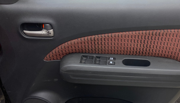 2014 Maruti Ritz VXI, Petrol, Manual, 66,896 km, Driver Side Door Panels Control