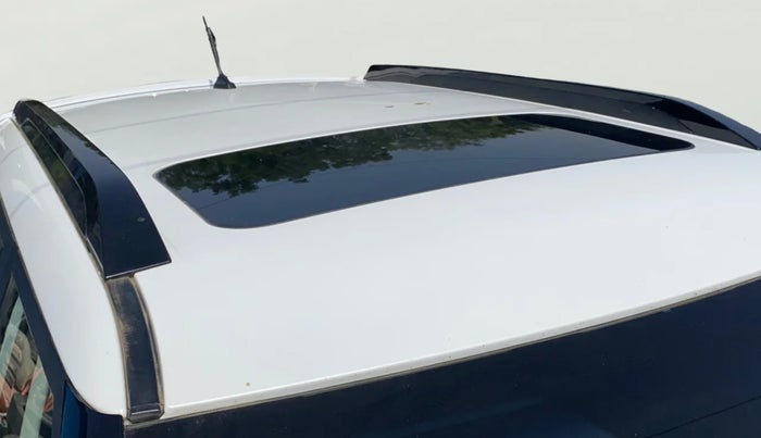 2024 Mahindra XUV 3XO AX5 1.2 L TCMPFI AT, Petrol, Automatic, 41,138 km, Moonroof/ Sunroof