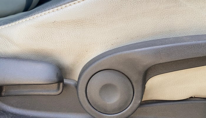 2017 Maruti S Cross ZETA 1.3, Diesel, Manual, 1,04,178 km, Driver Side Adjustment Panel