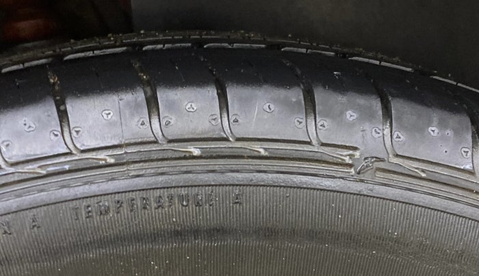 2017 Hyundai Creta SX (O) 1.6 DIESEL, Diesel, Manual, 1,04,813 km, Right Rear Tyre Tread