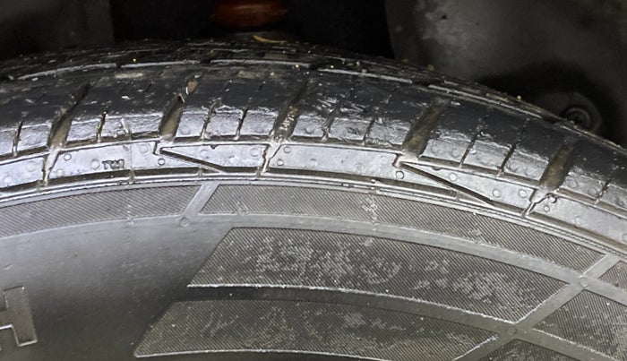 2017 Hyundai Creta SX (O) 1.6 DIESEL, Diesel, Manual, 1,04,813 km, Left Rear Tyre Tread