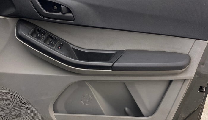 2021 Tata Tiago XT (O) PETROL, Petrol, Manual, 1,09,683 km, Driver Side Door Panels Control