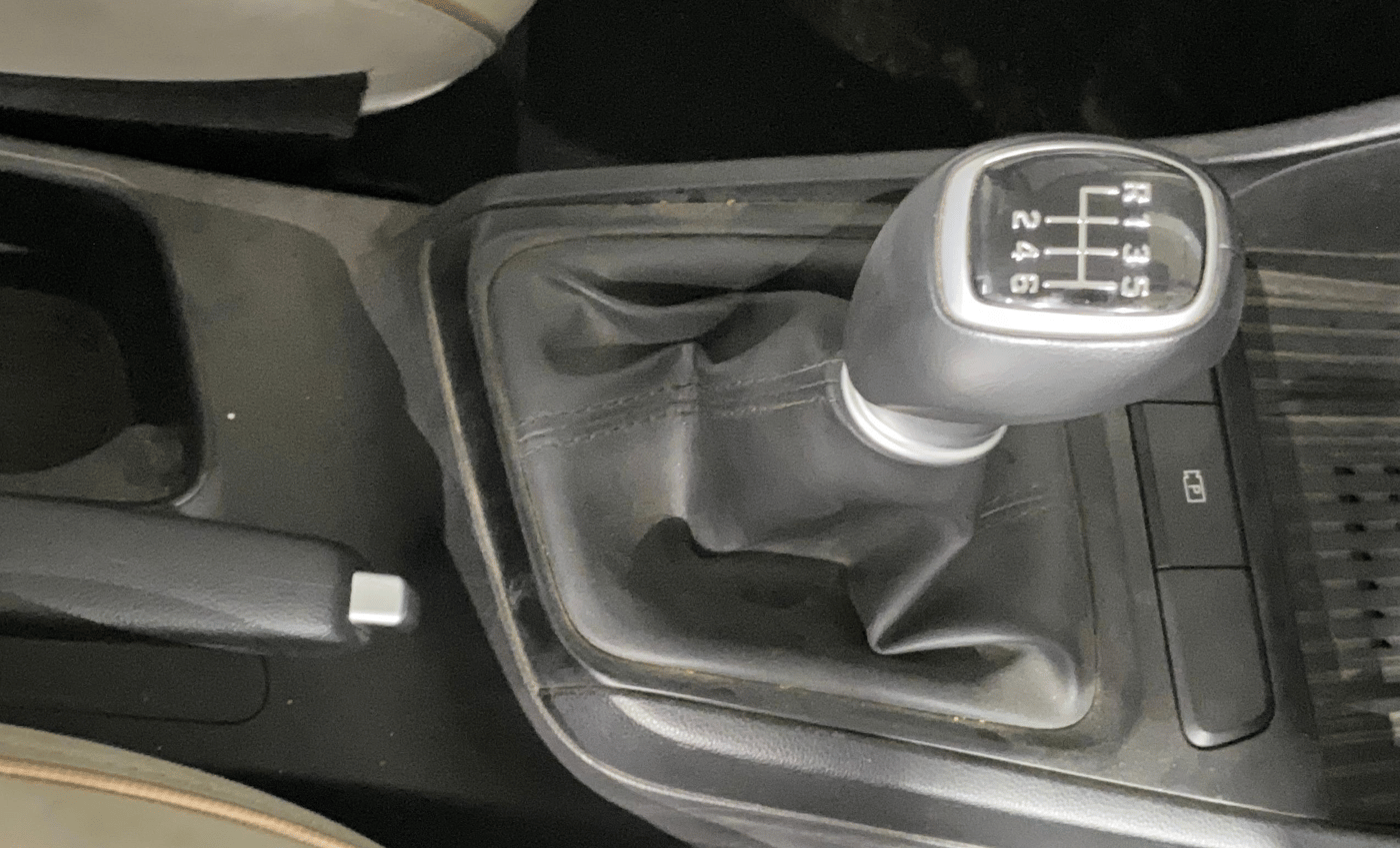 2024 Hyundai Verna SX (O) 1.5 MPI MT, Petrol, Manual, 9,359 km, Gear Lever