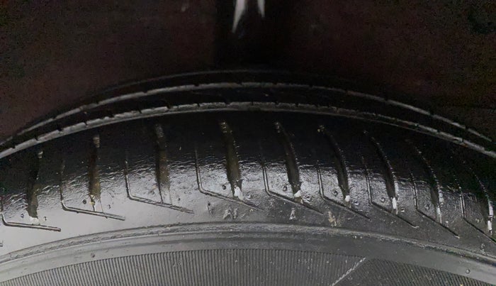 2019 Hyundai NEW SANTRO SPORTZ CNG, CNG, Manual, 70,976 km, Right Rear Tyre Tread