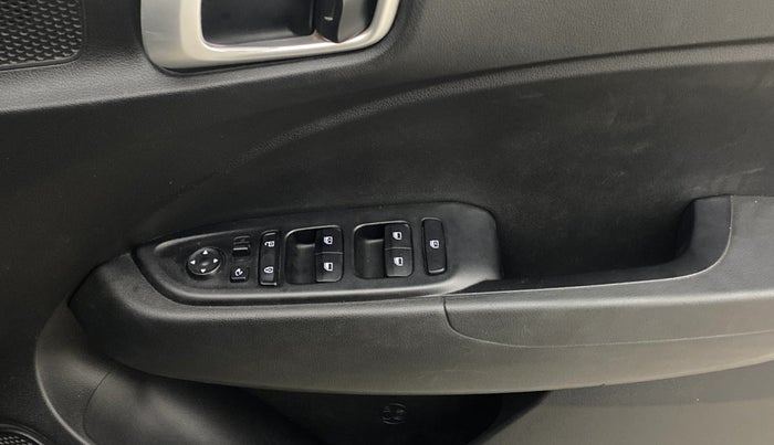 2021 Hyundai VENUE SX 1.5 CRDI, Diesel, Manual, 1,15,100 km, Driver Side Door Panels Control