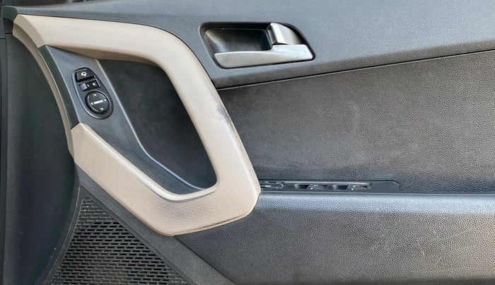 2016 Hyundai Creta SX PLUS 1.6 PETROL, Petrol, Manual, 1,32,816 km, Driver Side Door Panels Control