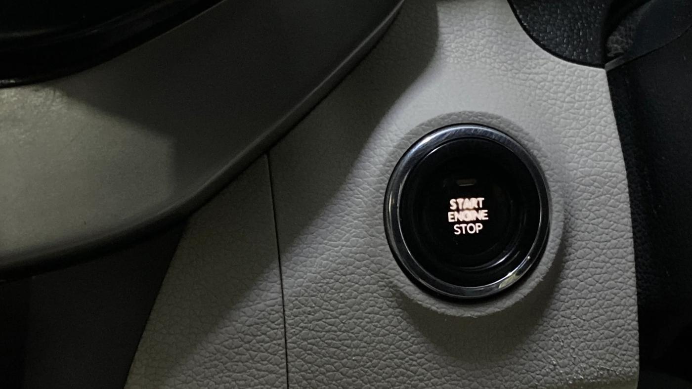 2022 Mahindra XUV300 W8 (O) 1.2 PETROL, Petrol, Manual, 61,570 km, Keyless Start/ Stop Button