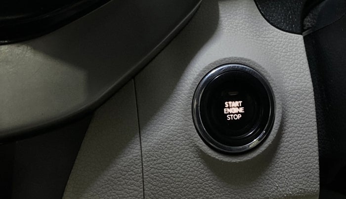 2022 Mahindra XUV300 W8 (O) 1.2 PETROL, Petrol, Manual, 61,570 km, Keyless Start/ Stop Button