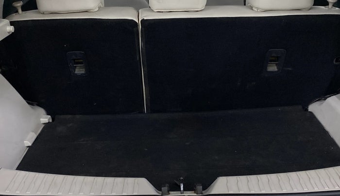 2022 Mahindra XUV300 W8 (O) 1.2 PETROL, Petrol, Manual, 61,570 km, Boot Inside