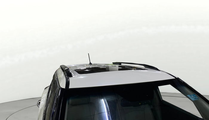 2022 Mahindra XUV300 W8 (O) 1.2 PETROL, Petrol, Manual, 61,570 km, Moonroof/ Sunroof