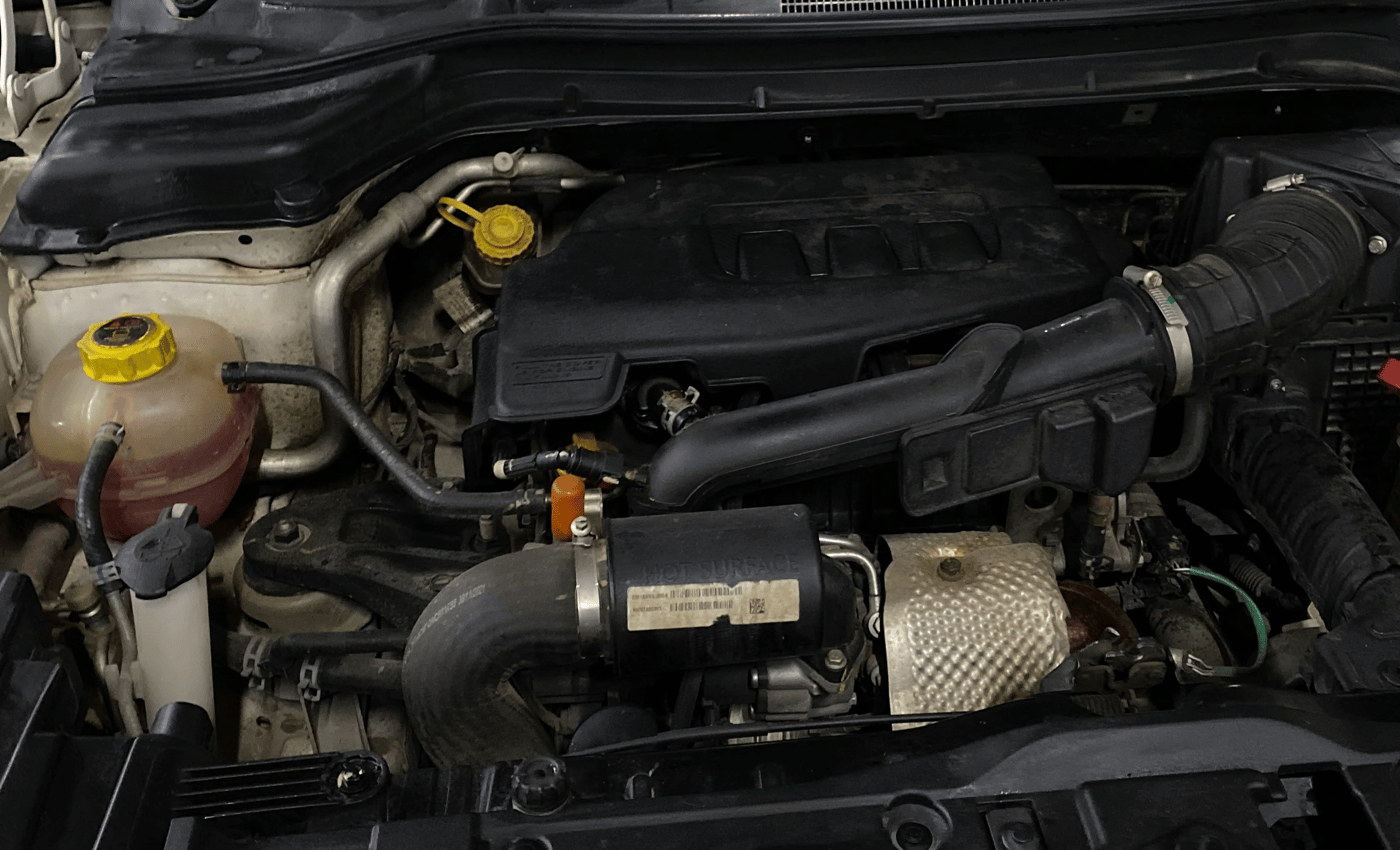 2022 Mahindra XUV300 W8 (O) 1.2 PETROL, Petrol, Manual, 61,570 km, Engine View - Right