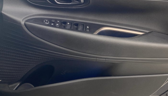 2021 Hyundai NEW I20 ASTA 1.2 AT, Petrol, Automatic, 36,329 km, Driver Side Door Panels Control