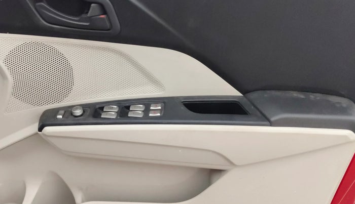 2022 Mahindra XUV300 W6 1.2 PETROL AMT, Petrol, Automatic, 30,959 km, Driver Side Door Panels Control