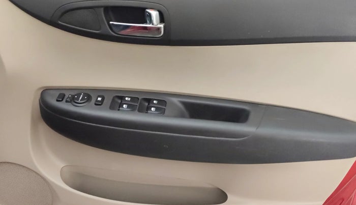 2014 Hyundai i20 ASTA 1.2, Petrol, Manual, 72,269 km, Driver Side Door Panels Control
