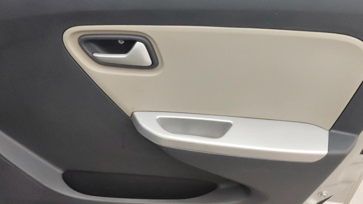 2018 Maruti Alto K10 VXI (O), Petrol, Manual, 23,077 km, Driver Side Door Panels Control