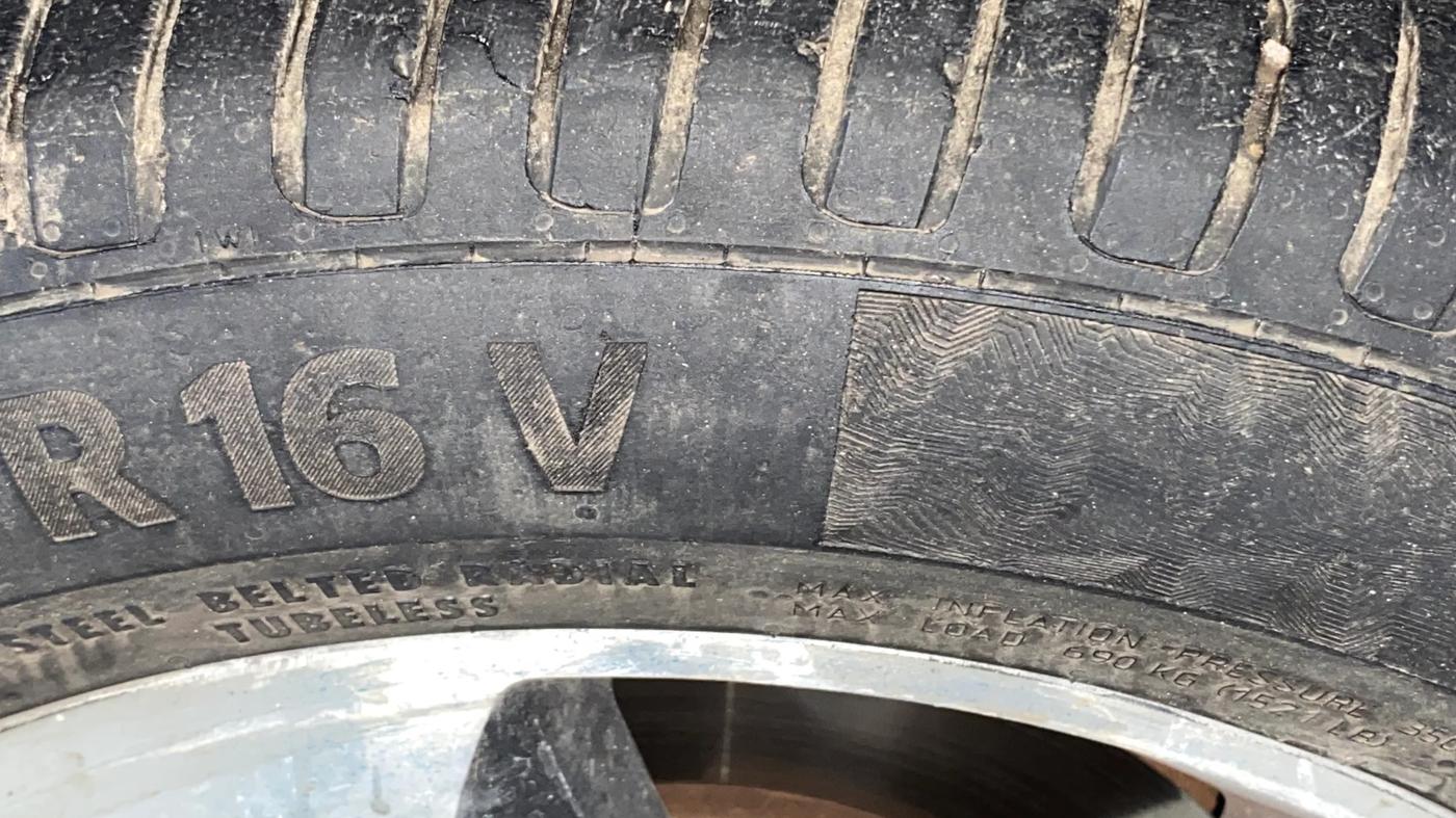 2017 Tata NEXON XZ PLUS PETROL, Petrol, Manual, 1,17,602 km, Left Front Tyre Tread