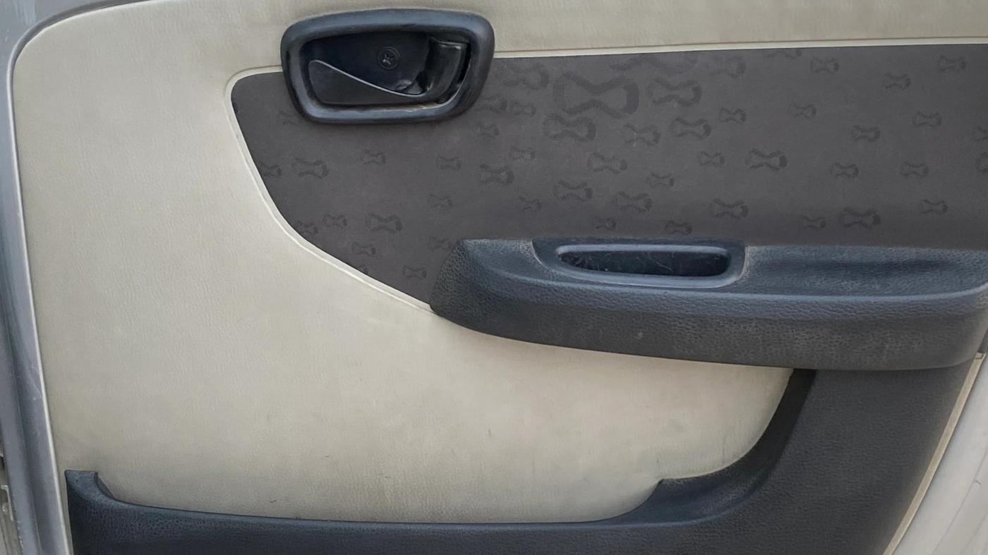 2016 Tata Nano TWIST XT, Petrol, Manual, 34,571 km, Driver Side Door Panels Control