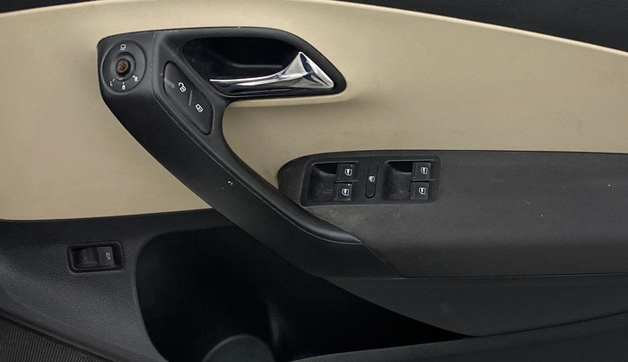 2017 Skoda Rapid AMBITION 1.5 TDI, Diesel, Manual, 1,02,417 km, Driver Side Door Panels Control