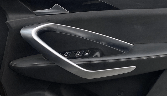 2019 MG HECTOR SHARP 1.5 DCT PETROL, Petrol, Automatic, 1,12,229 km, Driver Side Door Panels Control