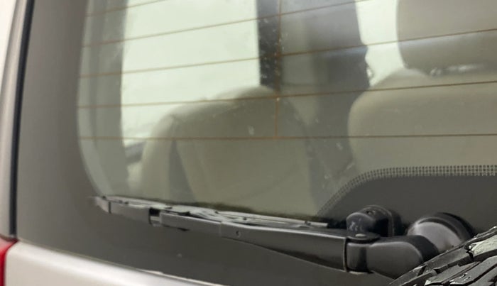 2017 Mahindra TUV300 T8, Diesel, Manual, 70,081 km, Rear Wiper