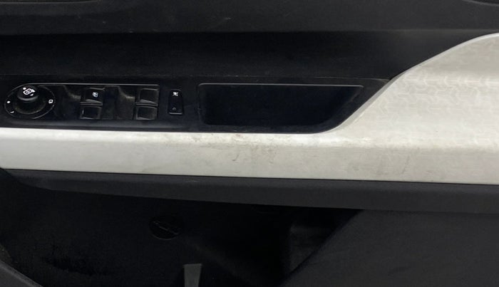 2022 Tata PUNCH CREATIVE  AMT, Petrol, Automatic, 31,442 km, Driver Side Door Panels Control