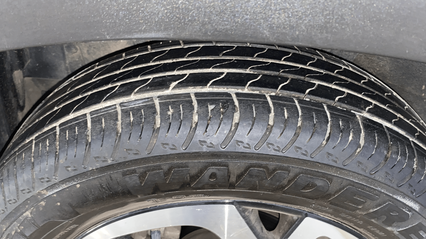 2023 Nissan MAGNITE XV PREMIUM, CNG, Manual, 8,743 km, Left Front Tyre Tread