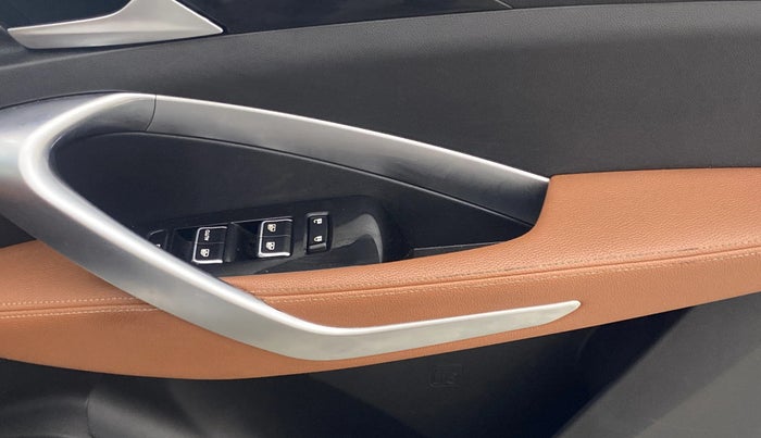 2021 MG HECTOR PLUS SHARP 2.0 DIESEL TURBO MT 6-STR, Diesel, Manual, 33,647 km, Driver Side Door Panels Control